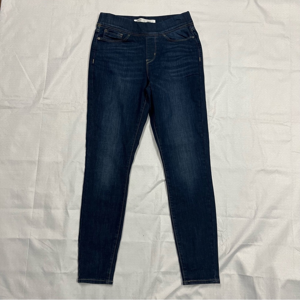 Signature Levi’s ladies pull on skinny jeans, size 6 w28